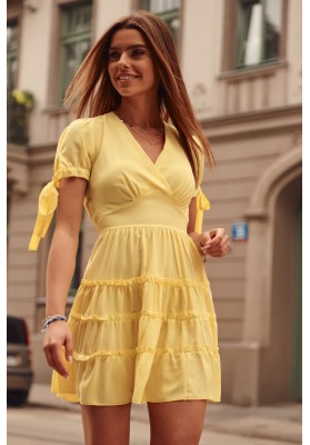Nadčasové šaty s výstřihem as krátkými svázanými rukávy, žluté