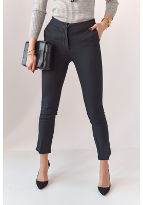 Úzké kalhoty s naznačenými záhyby, černé