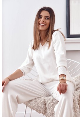 Pohodlná pletená dámská souprava v trendy provedení, bílá