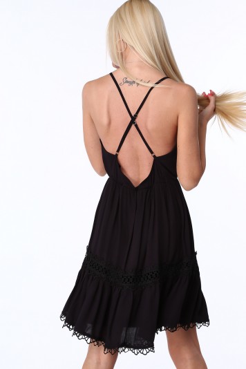 Sukienka ze skrzyżowanymi ramiączkami czarna ZZ392